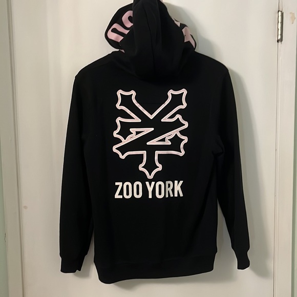 Zoo York, black and pink never been worn - Picture 2 of 3
